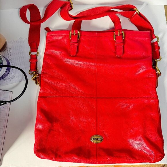 Authentic‎ Fossil Explorer Foldover Crossbody RED. - Picture 1 of 7